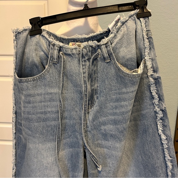 Anthropologie T.E.N.T.H.I.R.T.Y. Denim Wide Leg Frayed Mid-rise Jeans 7 / 28 - Picture 2 of 8